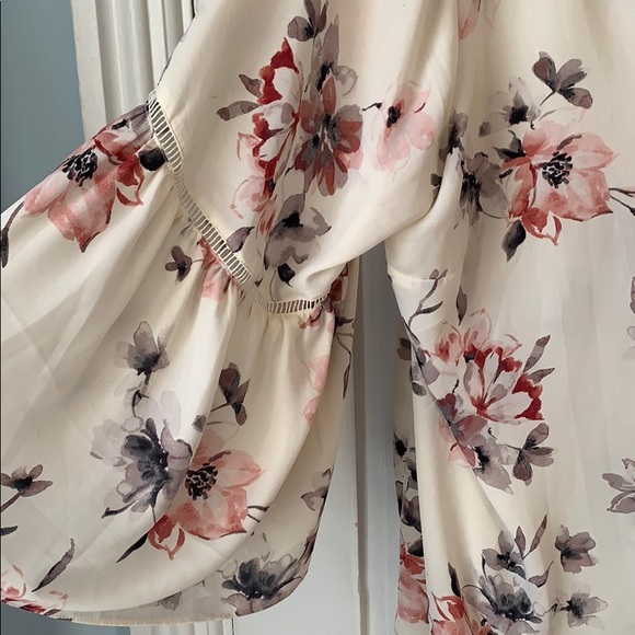 ❌Rose & Olive Plus Size Long Sleeve Floral Blouse❌ - Picture 3 of 5